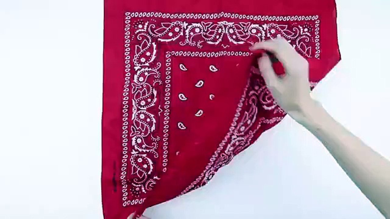 كيفية وضع الباندانا..  الخطوة 3