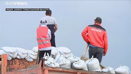 Наводнение в Казахстане: вода не уходит