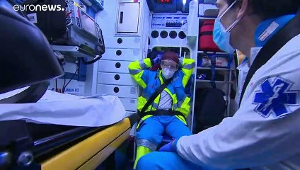 Urgencia y miedo, los compañeros inseparables de las ambulancias durante la pandemia