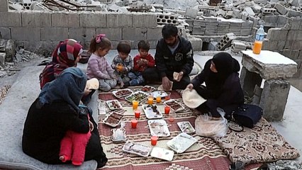 Syrians flee camps and return to destroyed homes in Idlib