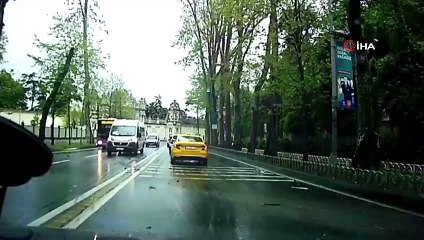 Beşiktaş'ta kontrolden çıkan araç 80 metre sürüklenip ağaca çarptı: 4 yaralı