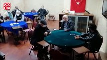 Sosyal mesafeyi hiçe sayarak kumar oynadılar