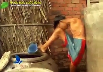 দুই হাত নেই পা দিয়ে সব করতে হয়