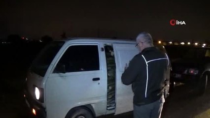 Odun hırsızları aracı bırakıp kaçtı