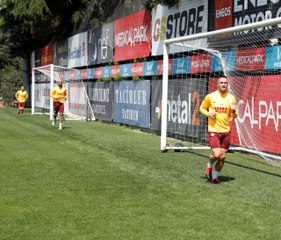 Galatasaray, sosyal mesafe ve hijyen kurallarına uygun olarak saha antrenmanlarını sürdürdü