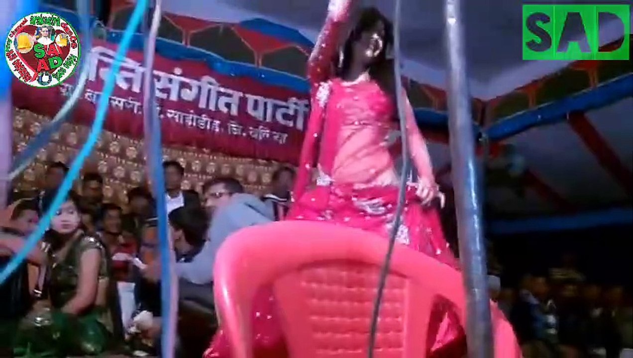 तुत मऊगा बाड़ ए सइया खड़ा ना होला जाड़ा में हॉट लवली आरकेस्ट्रा डांस।