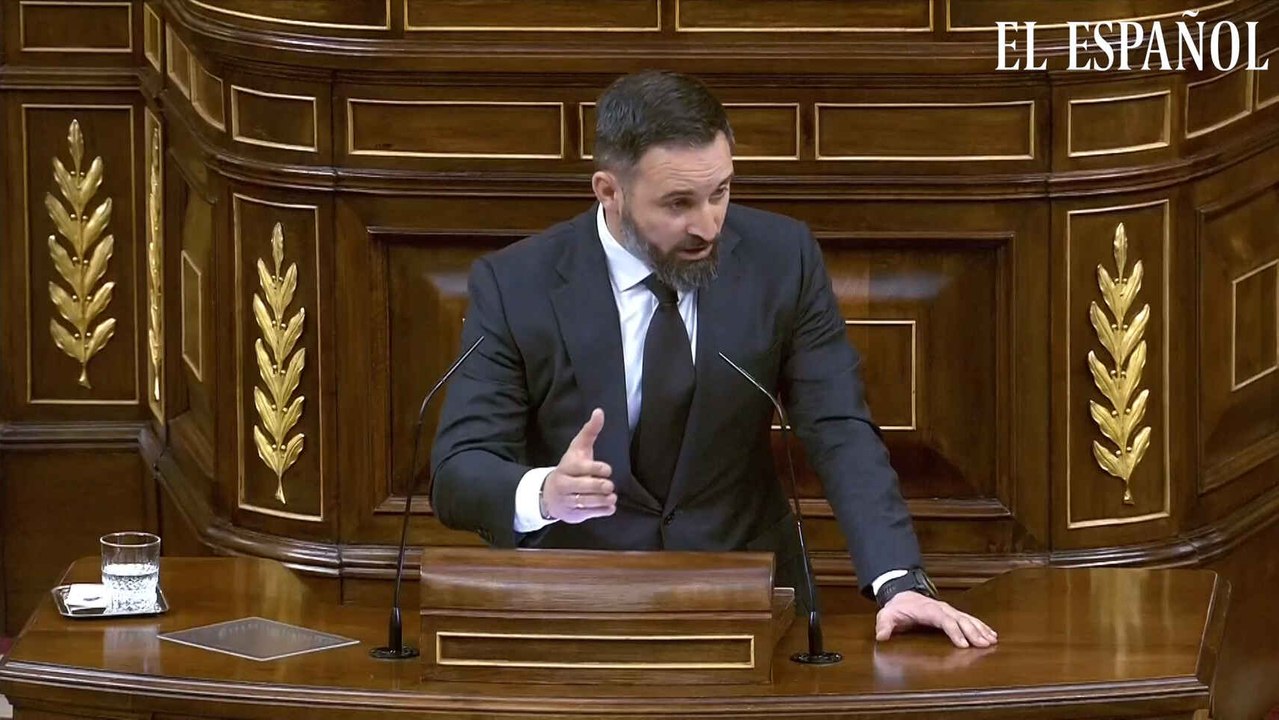 Abascal anuncia manifestaciones en coche y amenaza con una moción de censura