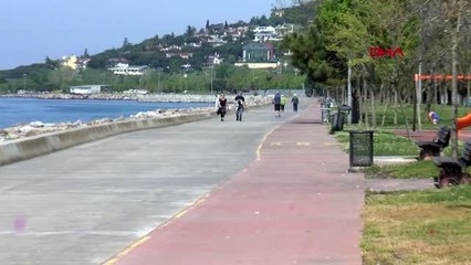 GÜNEŞLİ HAVAYI FIRSAT BİLİP YASAĞA RAĞMEN SAHİLLERE KOŞTULAR