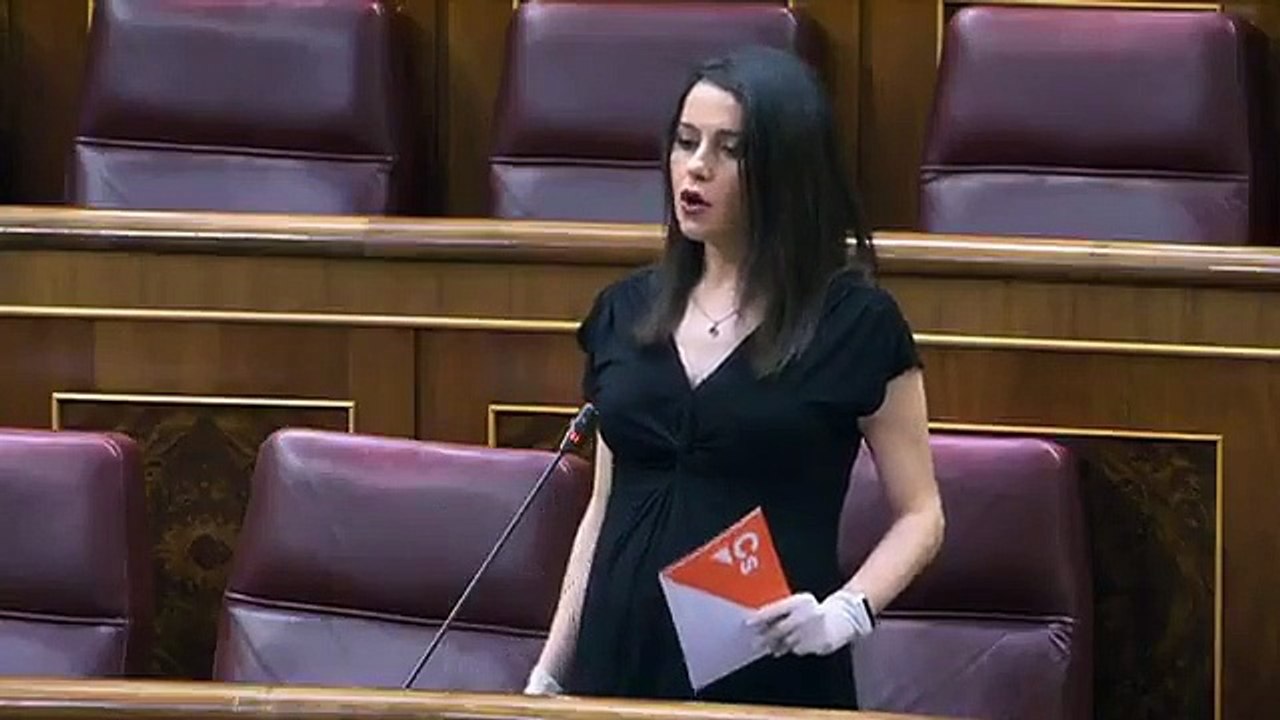 Arrimadas carga contra el Gobierno de Sánchez e Iglesias tras salvarles políticamente