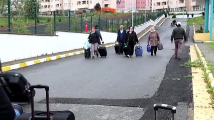 Karantina süresi dolan vatandaşlara fidan hediye edildi