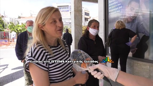 Λαμία: Ουρές και συνωστισμός έξω από τράπεζες και καταστήματα κινητής τηλεφωνίας