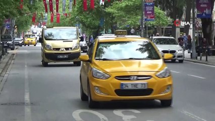 Havaların ısınmasıyla birlikte vatandaşlar uyarılara rağmen Bağdat Caddesi’ne akın etti