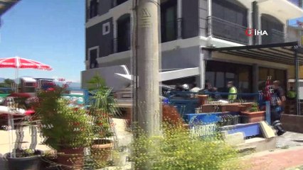 Kontrolden çıkan otomobil markete böyle daldı