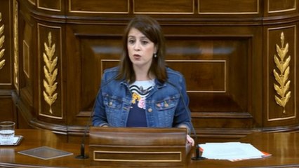 Lastra llama "cacatúa" a Egea por hablar mientras ella está en la tribuna