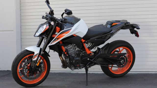 2020 KTM 890 Duke R Review | MC Commute