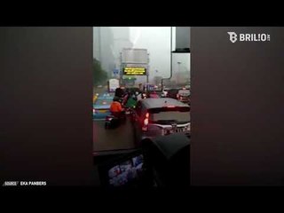Hujan Deras Mengguyur Jakarta Banjir