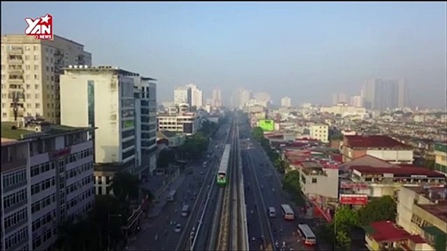 Ngắm tàu Cát Linh- Hà Đông chạy băng băng qua phố phường Hà Nội