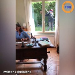 Les enfants de cette mère pètent un cable en pleine réunion !