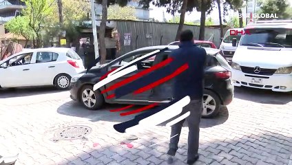 Avcılar'da hareketli anlar... Polisi gören 'torbacı' 3 araca çarparak kaçtı