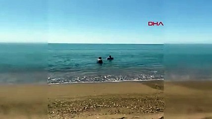 Yasağa rağmen denize girdiler; o anları paylaştılar