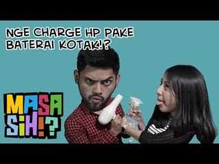 Télécharger la video: #MasaSih Eps. 6 - Bimo Ghifari & Rana Putri Coba Charge Handphone Pake Baterai Kotak!?