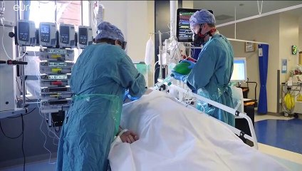 Επικρίσεις προς τη βρετανική κυβέρνηση για τη διαχείριση της πανδημίας