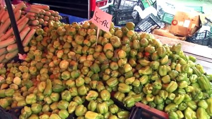 Erzurumlular Yağmura Aldırış Etmedi, Şemsiyesini Alan Pazara Koştu