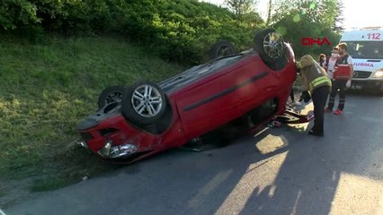 EYÜPSULTAN TEM'DE OTOMOBİL TAKLA ATTI, TRAFİK OLUŞTU