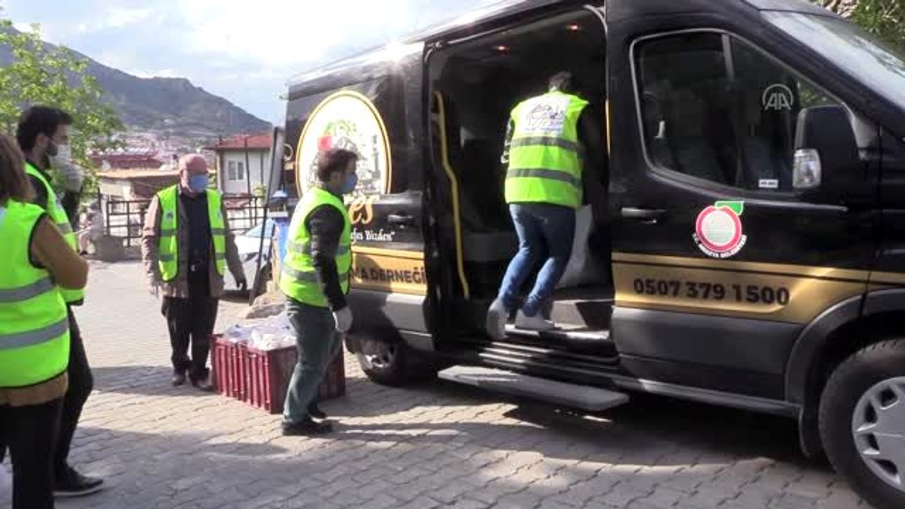 Belediye, ihtiyaç sahiplerine günde 2 bin pide dağıtıyor