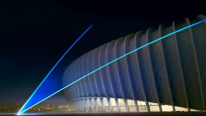 Un sourire. Reprise des entraînements?