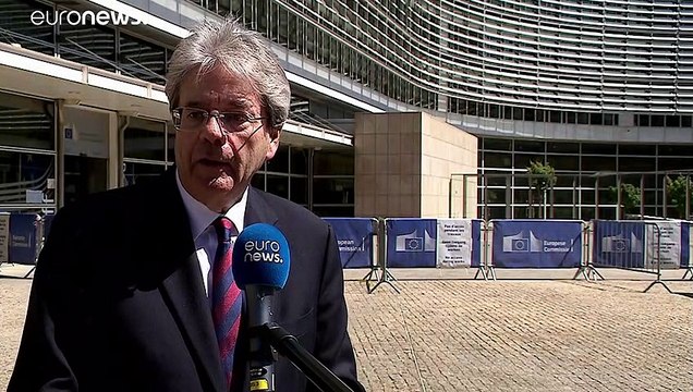 Επίτροπος για την Οικονομία στο euronews: «Γιατί είναι τόσο ψηλά η ύφεση στην Ελλάδα»