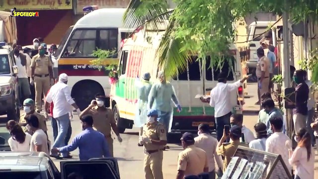 Ranbir Kapoor, Neetu Kapoor, Kareena, Saif, Abhishek Bachchan And Others At Rishi Kapoor Funeral