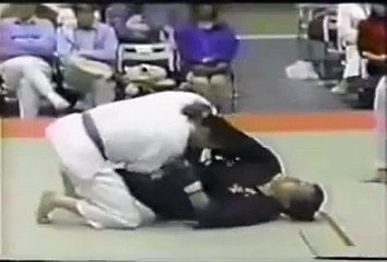 Satoru Sayama (Tiger Mask)  vs. Yoshinori Nishi  (1995)