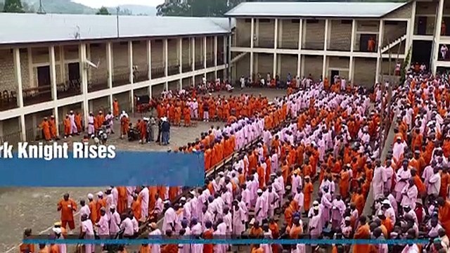 Kinh ngạc với những nhà tù quái đản nhất hành tinh: Khỏa thân nguyên năm, xây dựng gia đình trong tù