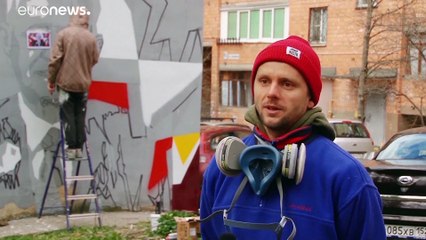 Veteranos da II Guerra Mundial celebrados por artistas de rua