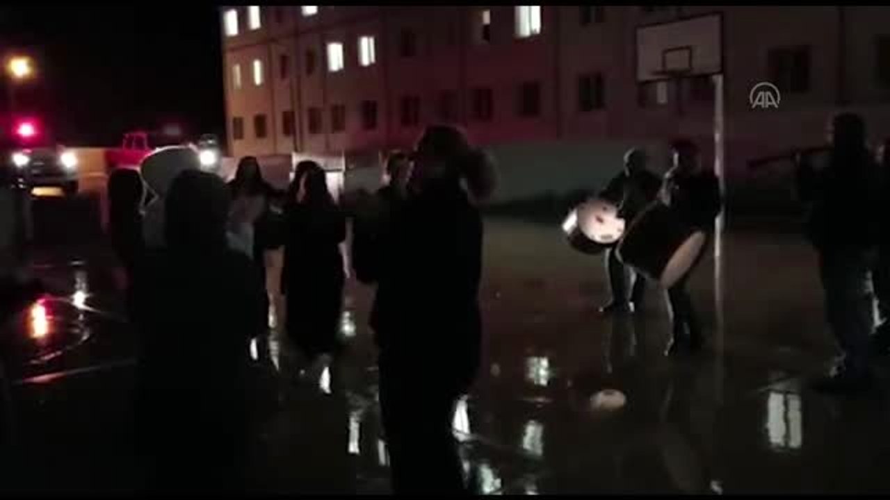 Yurtta karantinadaki vatandaşlar davul zurna eşliğinde eğlendi - KIRKLARELİ