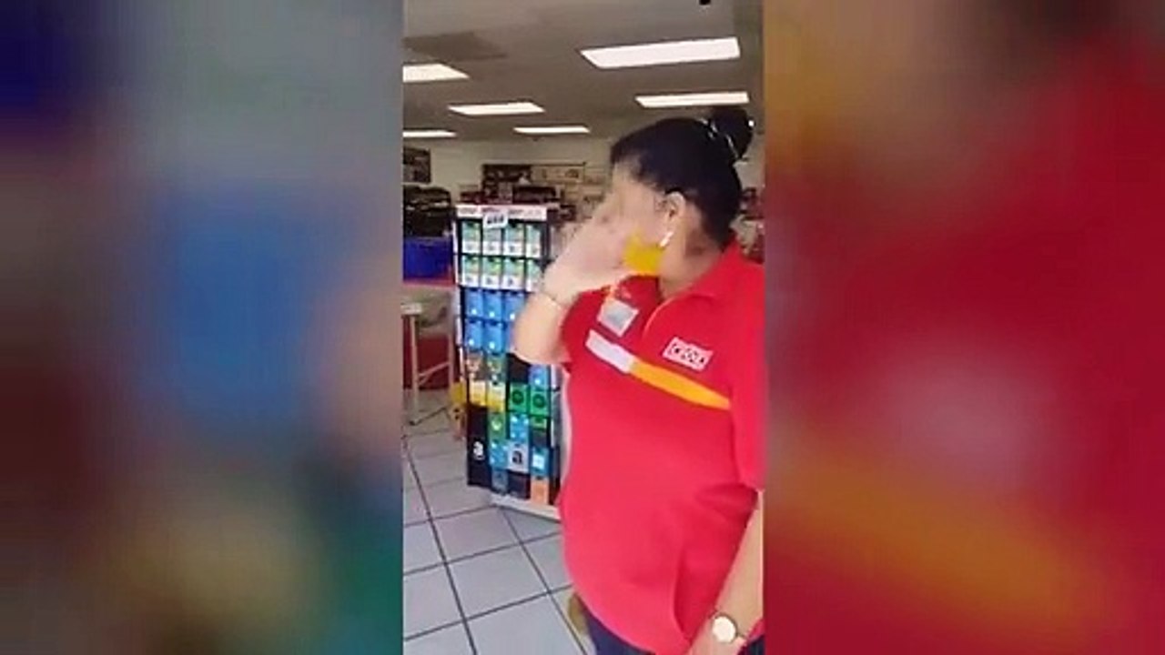 Mujer discute con empleada de Oxxo por negarse a venderle cerveza