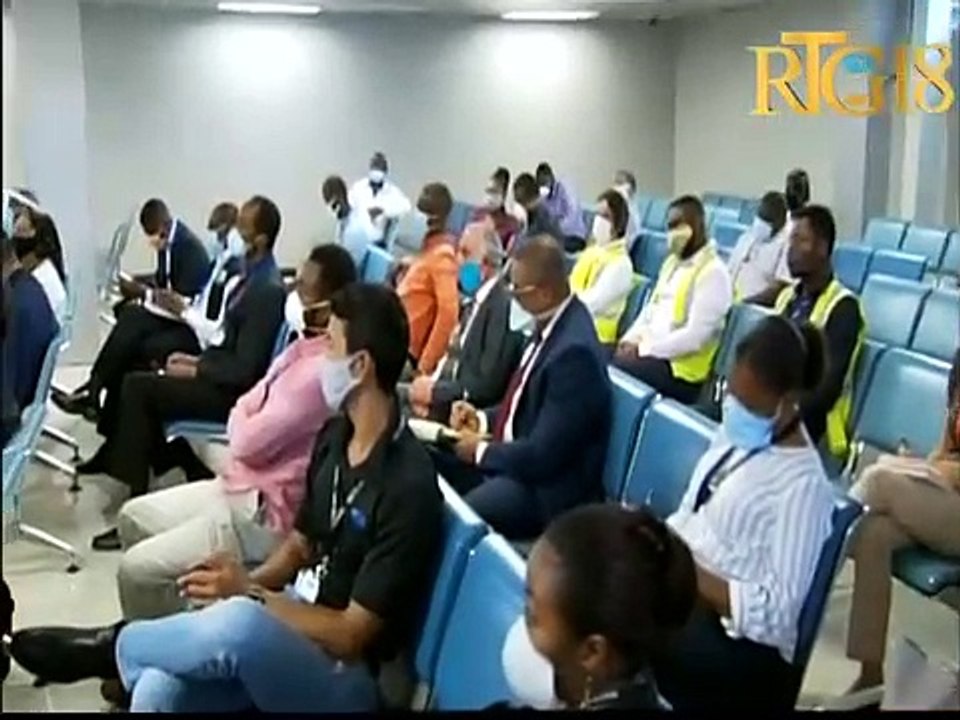 Otorite konsène yo chita pale ak reprezantan liy ayeryèn sou mezi yo dwe pran lè Ayopò a relouvri.