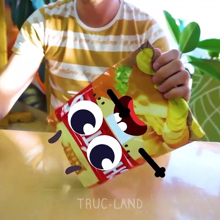 Les fruits fous et bavards sautent partout dans la cuisine - TRUC-LAND