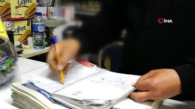 İznik'te bir hayırsever, 14 vatandaşın veresiye defterindeki borcunu ödedi
