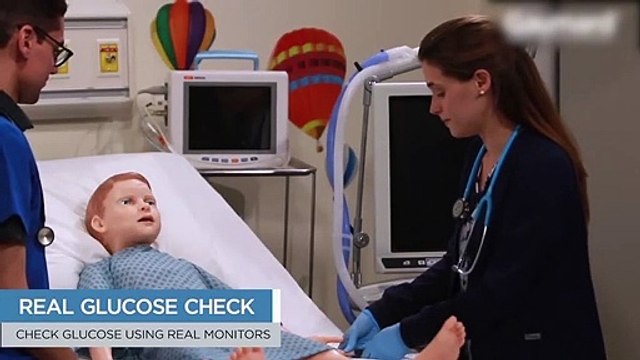 Sửng sốt với bé trai robot biết khóc và rên rỉ đòi mẹ như người thật khi bị chích lấy máu