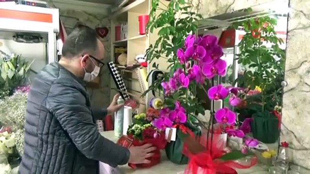 Anneler Günü mesaisinde teması en aza indirmek isteyen çiçekçiden dikkat çeken uygulama