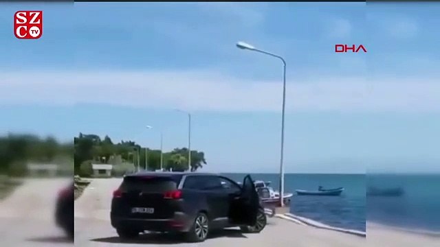 Vatandaşların meraklı bakışları içinde lüks cipi denize bıraktı