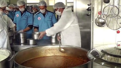 Erciş Kaymakamlığından 610 aileye sıcak yemek