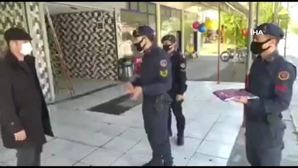 Nallıhan'da bayrağı çalınan esnafa belediye ve jandarmadan bayrak ve Kur'an hediyesi