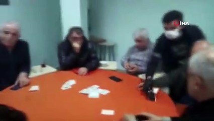 İstanbul’da kumar oynanan kıraathanelere operasyon: 26 kişiye para cezası kesildi
