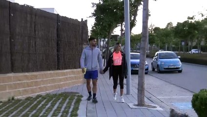 Gloria Camila y su novio dan mal ejemplo en la calle