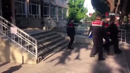 Uyuşturucudan tutuklanan ağabeyine 'sen ne yaptın bizim oğlan' diye seslendi