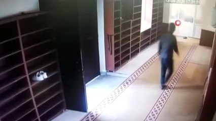 Cami hırsızını elindeki dövme ele verdi