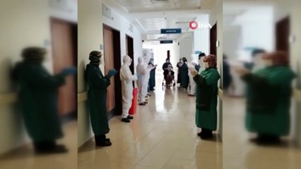 93 yaşında koronavirüsü yendi, alkışlarla taburcu oldu